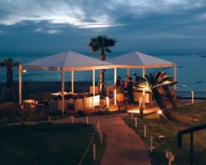 夜のバーベキューエリア